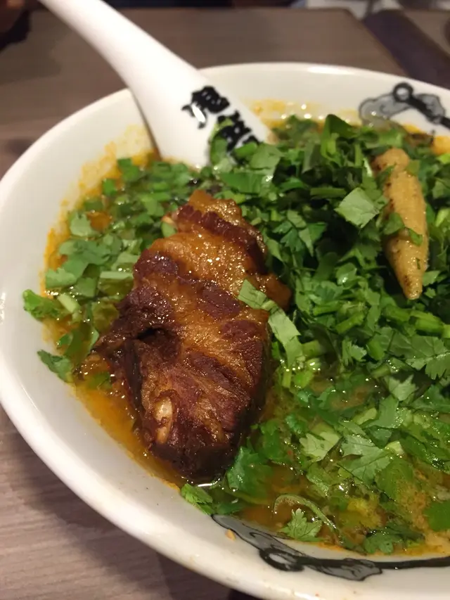 芫茜辣麻味噌拉麵