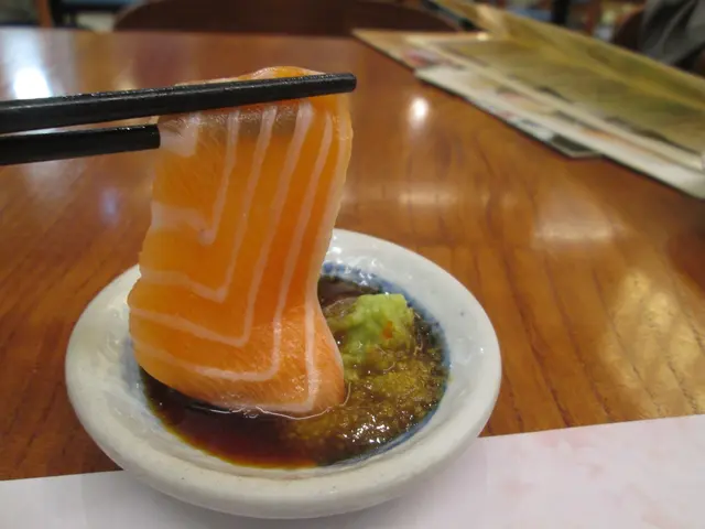 三文魚肥美油潤,鮮味十足