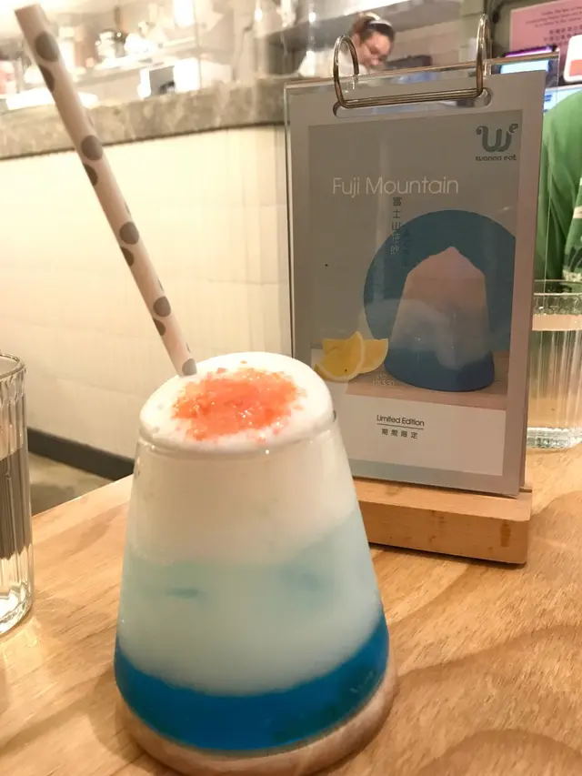 飲唔好靚，店主用心，面頭的粉紅色是爆炸糖，夠特別，成杯好fresh  