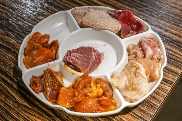 雞翼、雞脾、雞腎、調味雞肉、辣味雞肉
