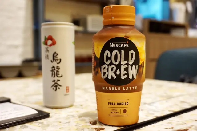 Nescafe雲石牛奶咖啡、荔枝烏龍茶