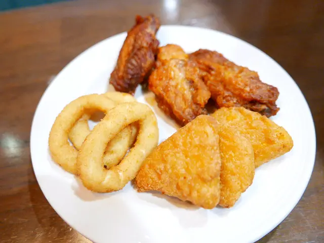 洋蔥圈、水牛城雞翼和脆炸通心粉