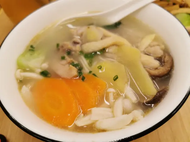 美人雞湯幼麵