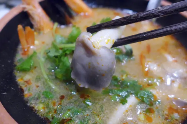 頂級安格斯牛肉冬陰功湯金邊粉