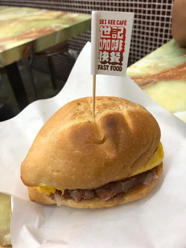 厚蛋鹹牛肉包