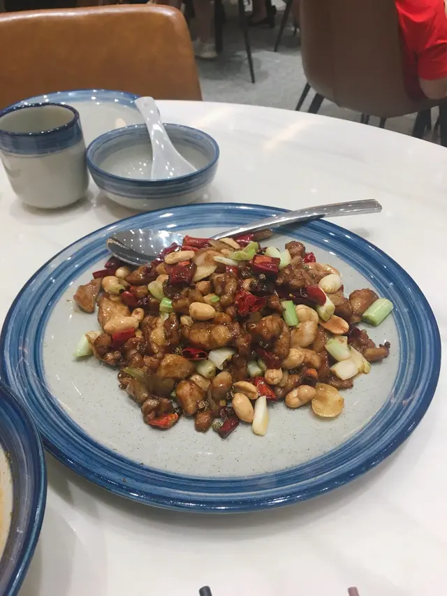 幾香幾嘢味。唔會太辣。唯配菜是以花生炒雞粒。個人認為有啲唔抵。若改用腰果炒更好