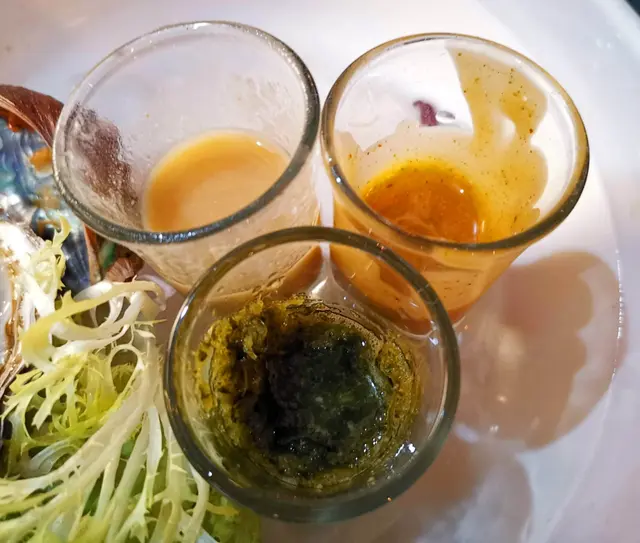蜜糖白麵豉醬、冬蔭功醬汁和檸檬香草汁