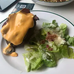 费城牛肉•车打芝士酱焗薯x沙律