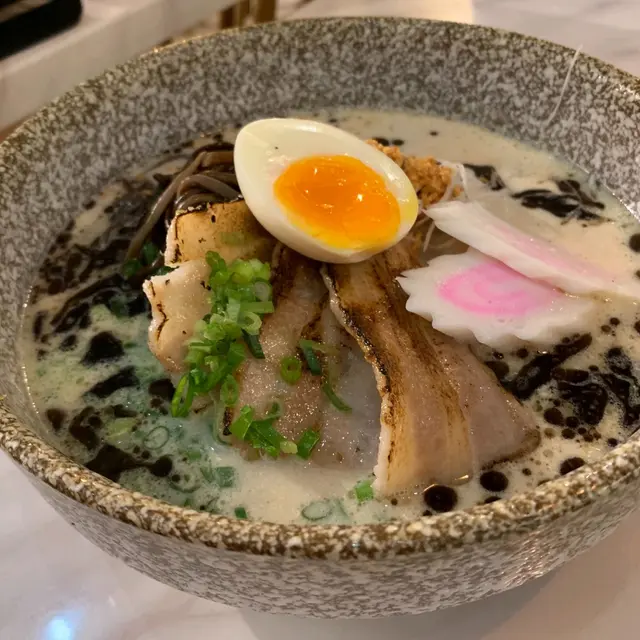 黑蒜灸燒極濃黑豚肉烏冬