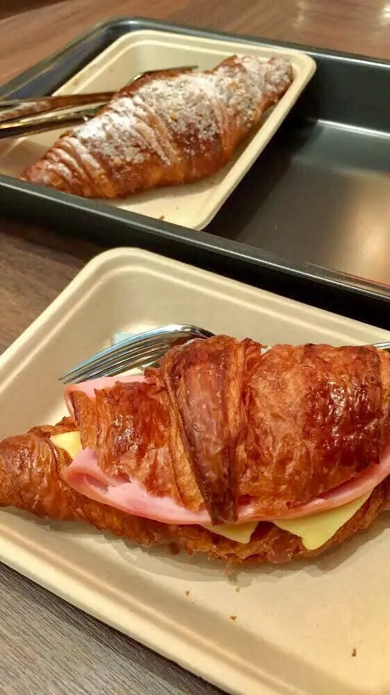 火腿芝士牛角包