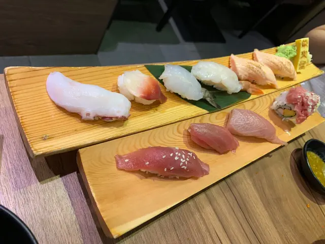 四色藍鯨吞拿魚盛