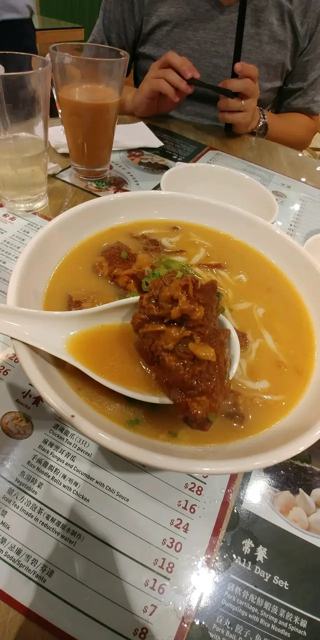 超夠份量嘅豬軟骨