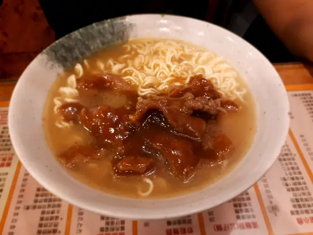 沙嗲牛肉公仔麵 