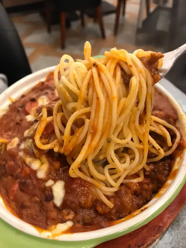 焗芝士腸仔肉醬意粉