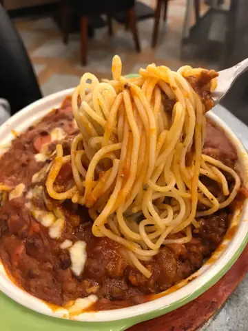 焗芝士肠仔肉酱意粉