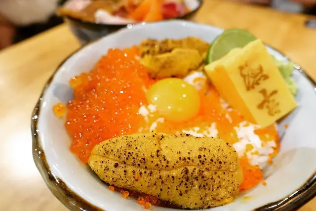 海膽三文魚籽丼