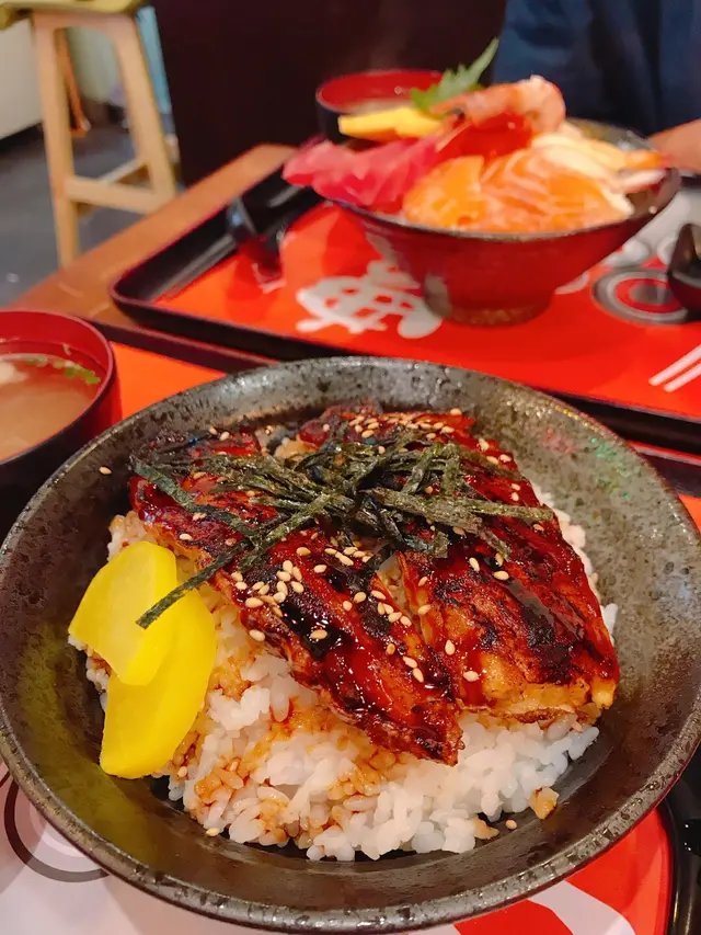 蒲燒三文魚腩飯