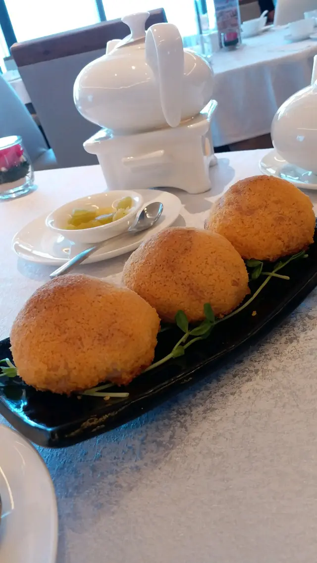 菠蘿酥皮叉燒包