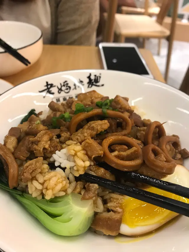 魷魚圈滷肉飯