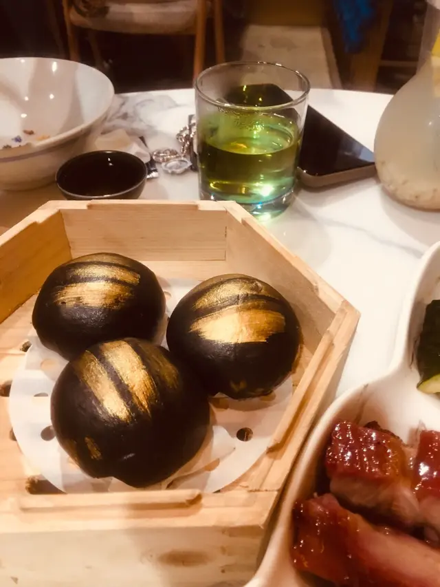 流沙包很好吃,但是没吃出燕窝的味道。