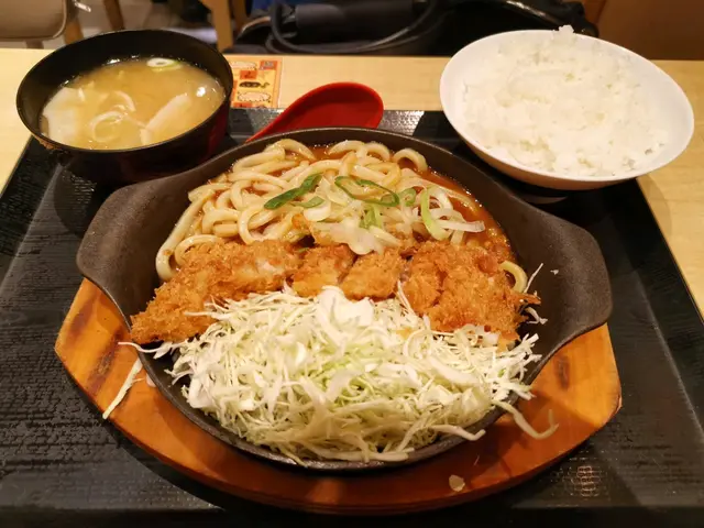咖哩烏冬吉列炸雞定食
