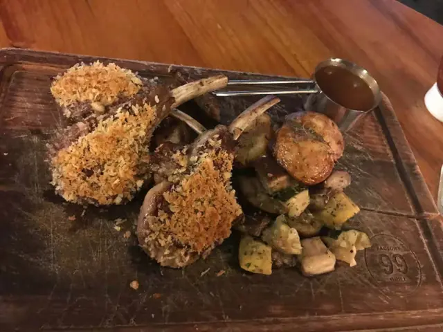 香煎新西蘭鮮羊仔扒寶雲酥