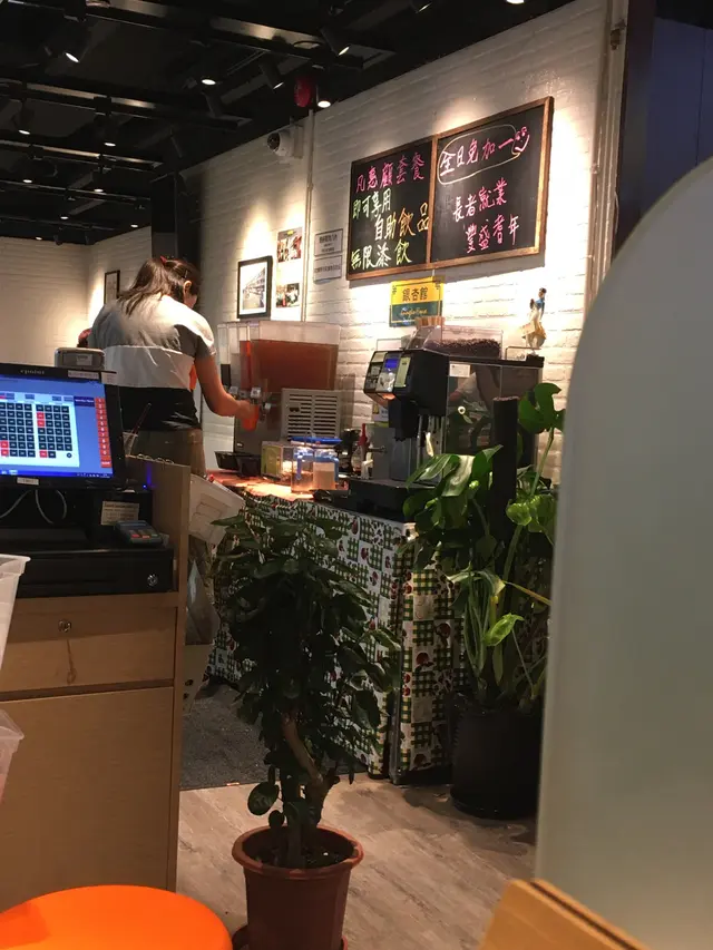 自助無限添飲吧