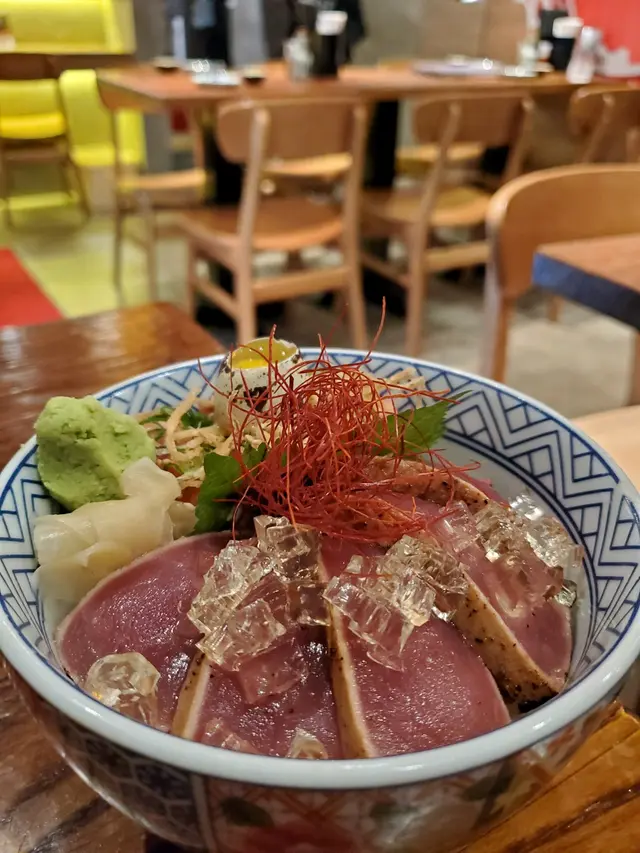 火灸辣味吞拿魚丼