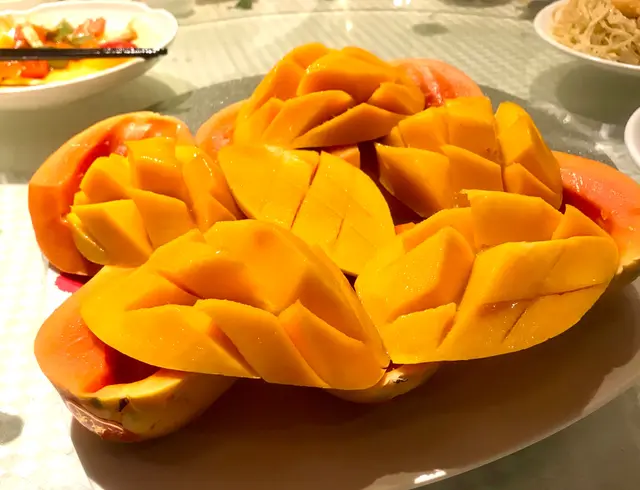 真係好有心思, 無諗過果盤係芒果木瓜雙拼