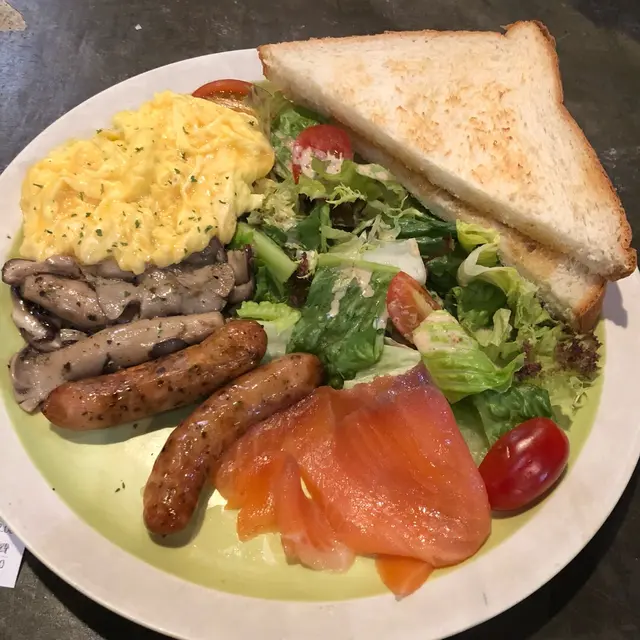 Deluxe  all  day  breakfast