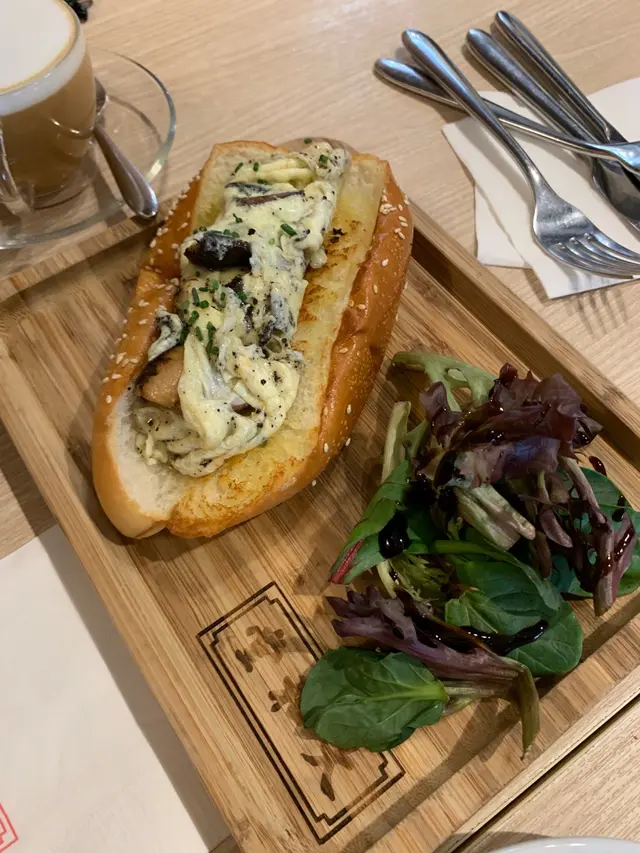 黑松露炒蛋三文治