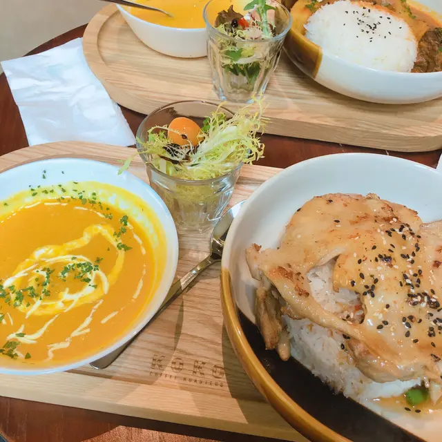 秘製無骨雞腿扒飯