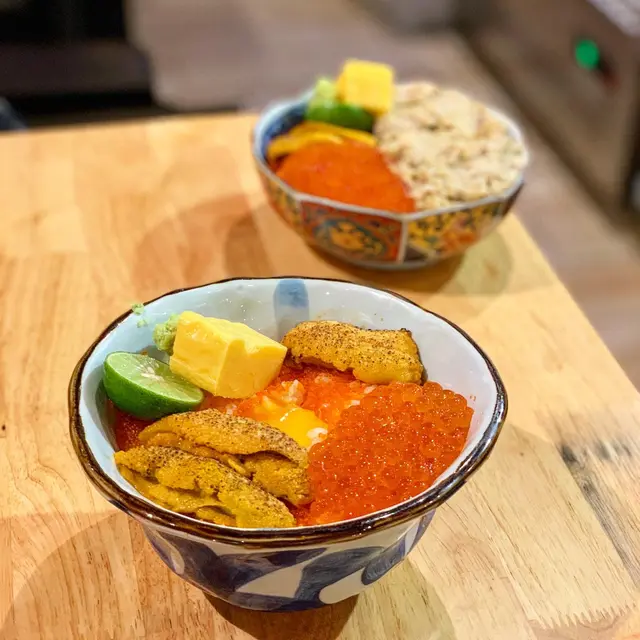 海膽三文魚籽丼
