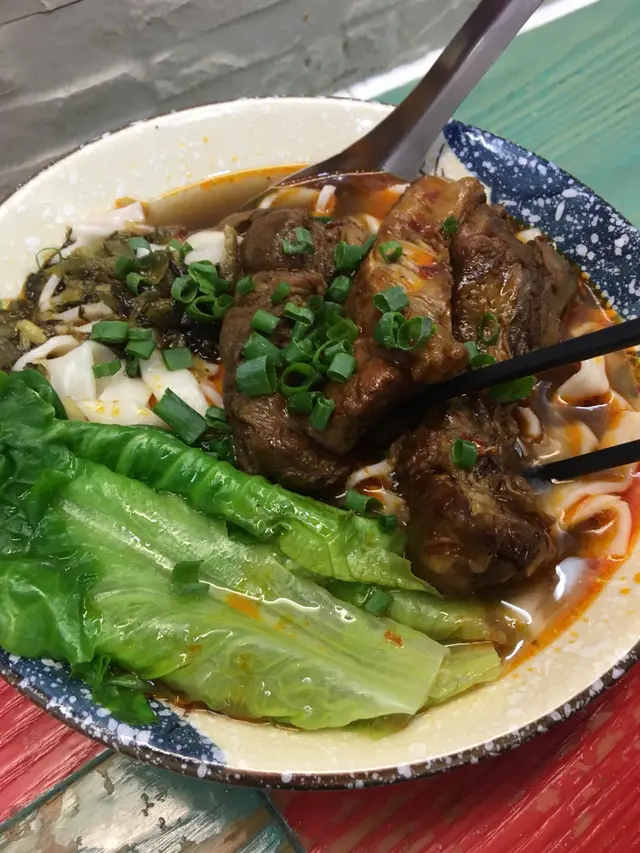 牛筋好軟好入味!湯底微辣唔會太油。粗麵煮得剛剛好,唔會有鹼水味