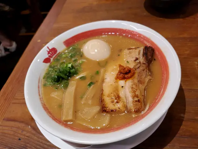 炙燒豚肉味玉拉麵