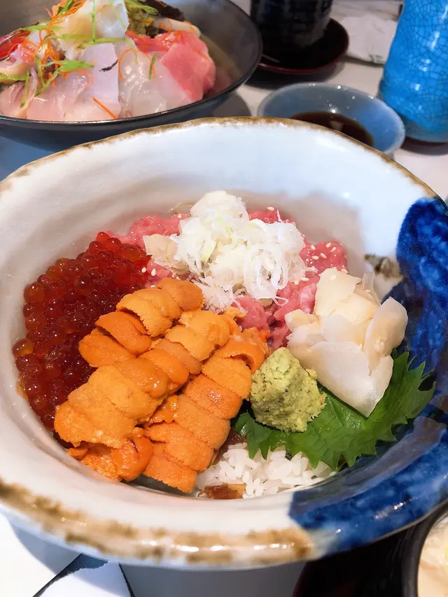 三色丼