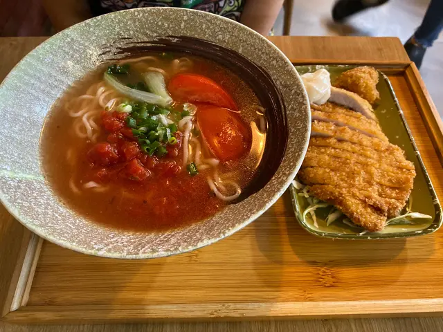 蕃茄湯吉列豬扒麵