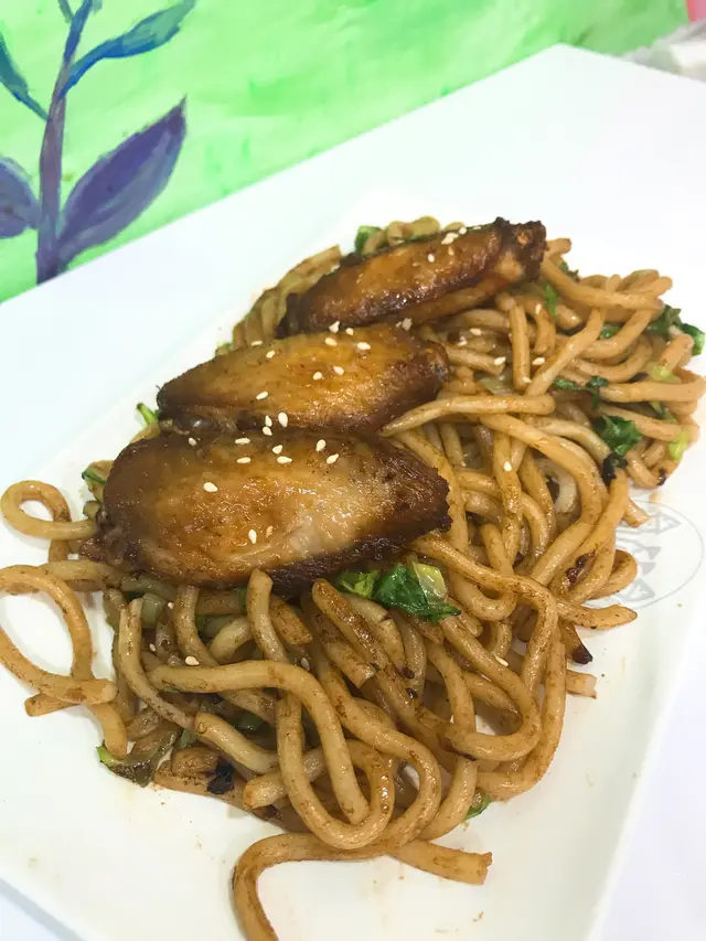 香茅雞翼炒烏冬