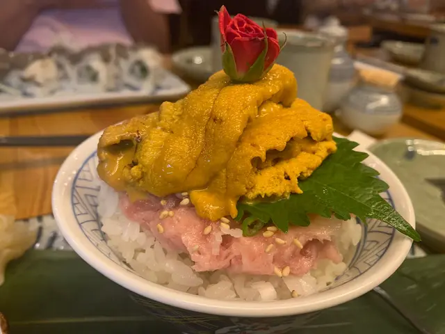 滿滿幸福海膽丼