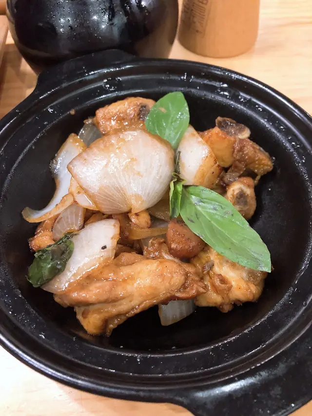 煲仔塔香三杯雞