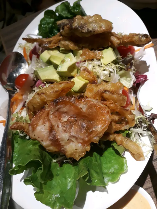 牛油果軟殼蟹沙律