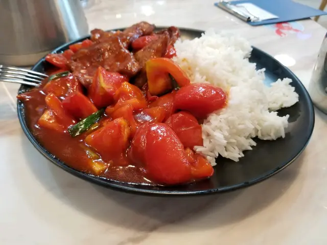 咸左少少甘了， 澳門食蔬菜好貴嘅所以我覺得佢咁多番茄真係好抵