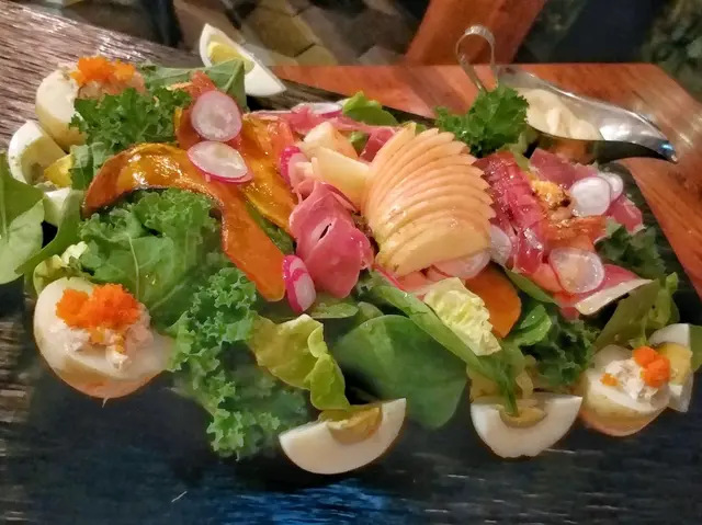 大大份，有齊大蝦、西班牙火腿、蟹籽薯仔等選料，勁豐富！