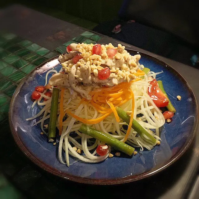 青木瓜手撕雞沙律