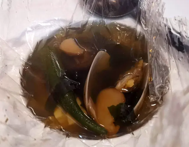 S2特色紙包花膠蜆湯
