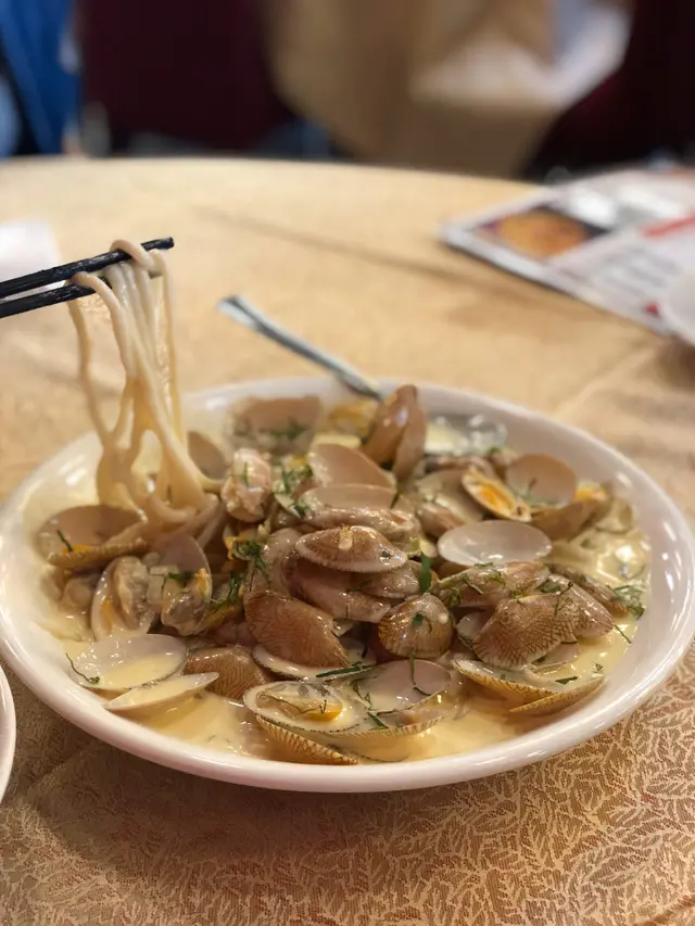 白酒忌廉煮花甲烏冬底