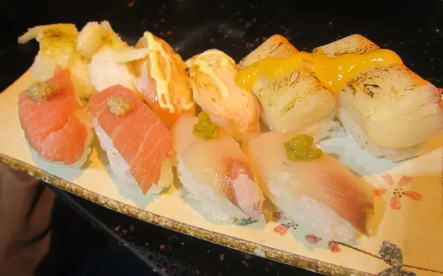 五款壽司和火炙壽司