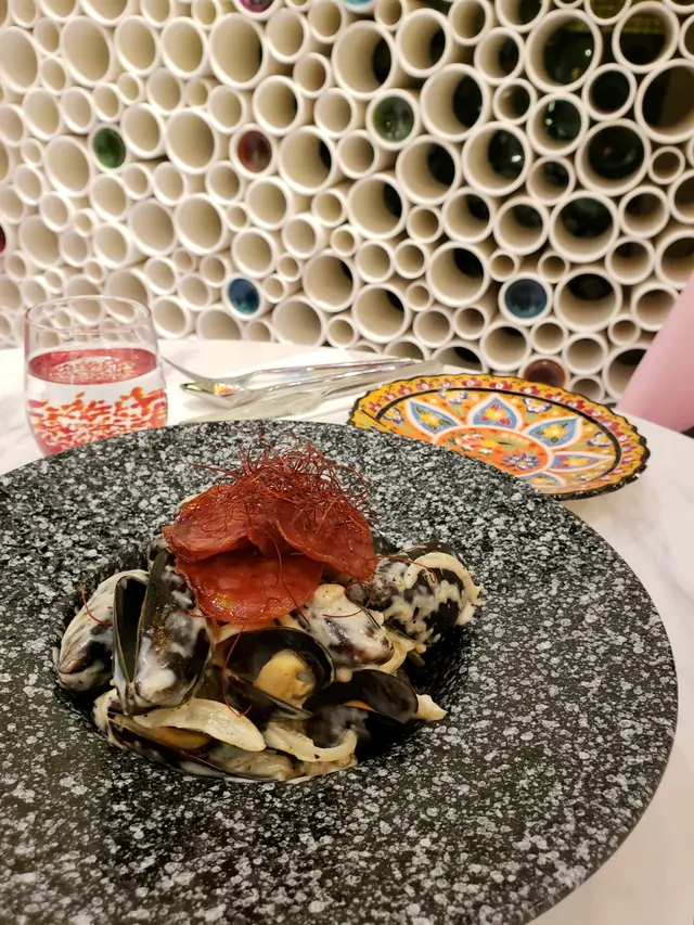 西班牙辣肉腸白酒忌廉煮藍青口