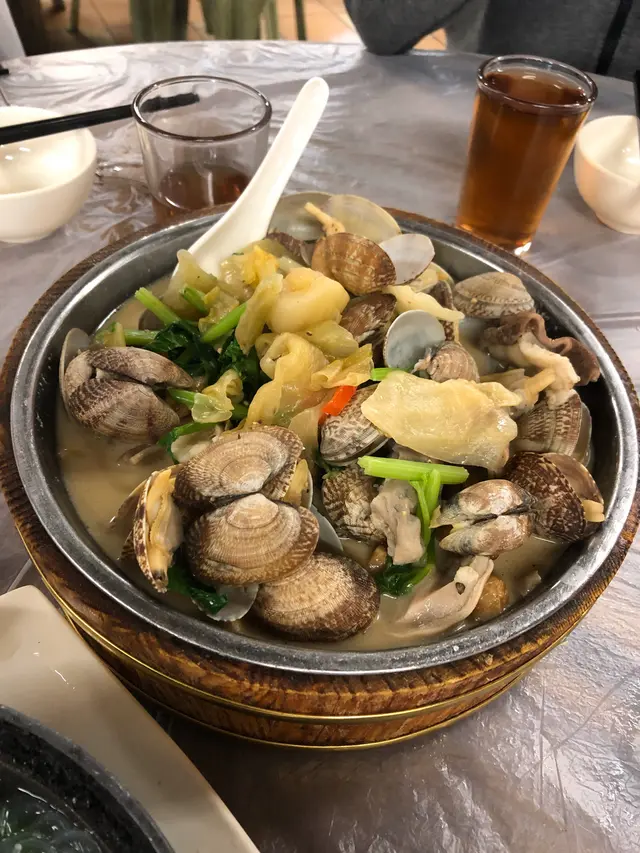 蜆肉不少， 但胡椒粉味太濃，豬肚都頗多