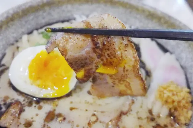 黑蒜灸燒極濃黑豚肉烏冬